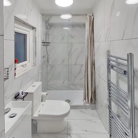 Grand 2 Bed