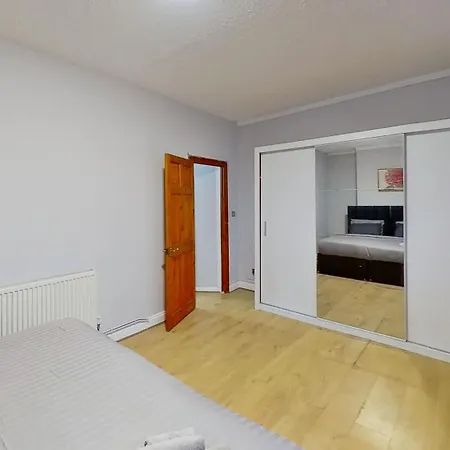 Grand 2 Bed Apartment Belvedere