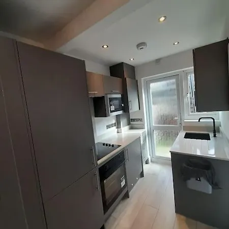 Cosy -2 Bed Apartment *