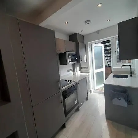 Cosy -2 Bed London