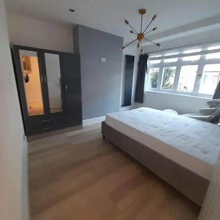 Cosy -2 Bed * London