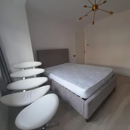 Cosy -2 Bed