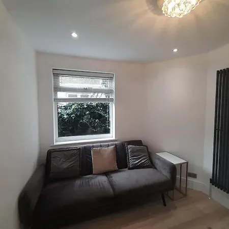 Cosy -2 Bed Apartment *