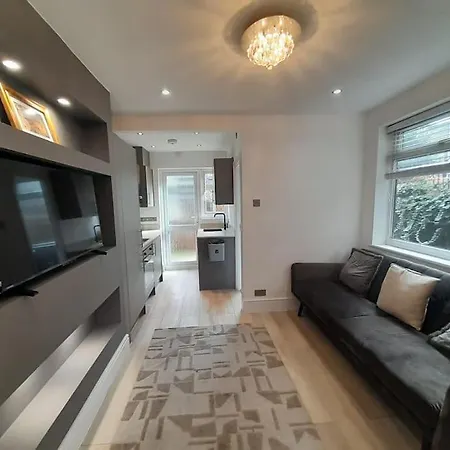 Cosy -2 Bed London