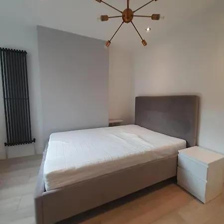 Cosy -2 Bed Apartment *