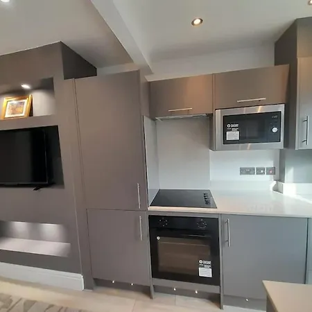 Cosy -2 Bed Apartment London