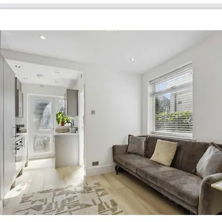 Cosy -2 Bed * London