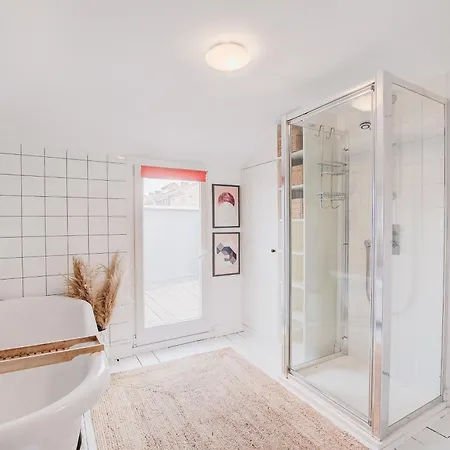Stylish Flat In Shoreditch, Private Roof Terrace Apartment *