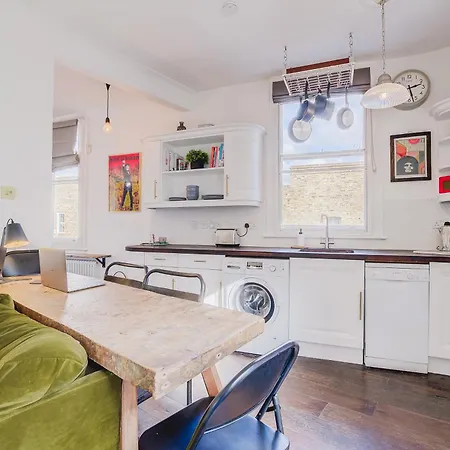 Stylish Flat In Shoreditch, Private Roof Terrace Apartment *