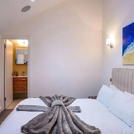 Hyde Park Luxury 2 Bed 2 Bath House *