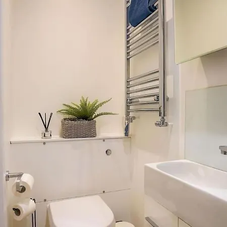 Hyde Park Luxury 2 Bed 2 Bath House Apartment