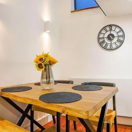 Hyde Park Luxury 2 Bed 2 Bath House *