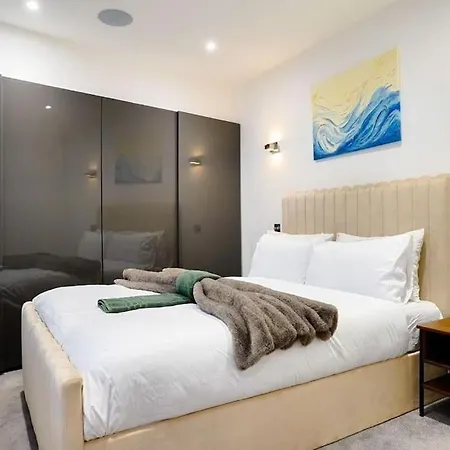 Hyde Park Luxury 2 Bed 2 Bath House London