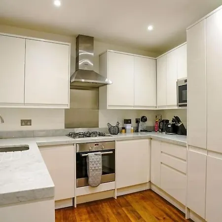 Hyde Park Luxury 2 Bed 2 Bath House