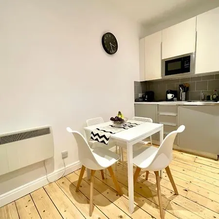 A Cosy One Double Bedroom Flat * London