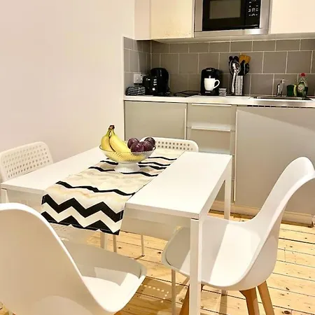 Apartment A Cosy One Double Bedroom Flat London