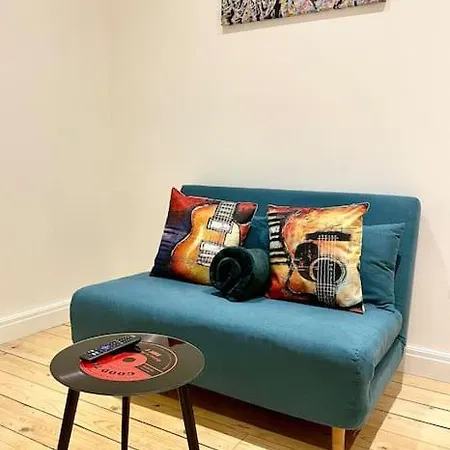 Apartment A Cosy One Double Bedroom Flat *