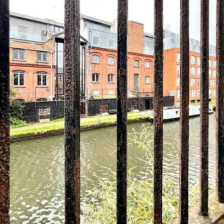 A Cosy One Double Bedroom Flat Apartment London