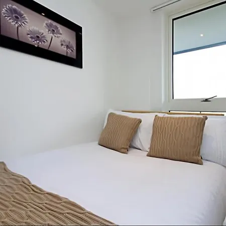 In Flat With Stunning Thames River View Homestay London
