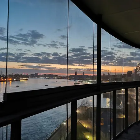 In Flat With Stunning Thames River View * London