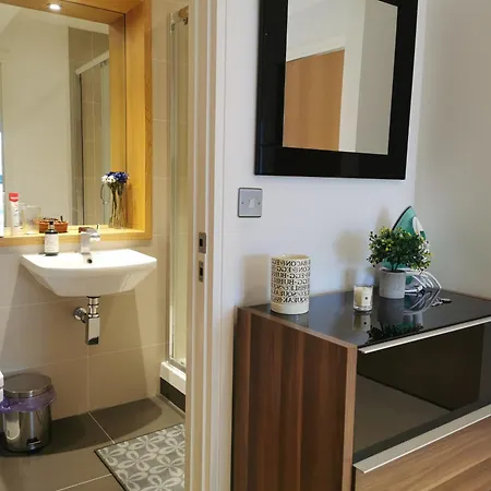 In Flat With Stunning Thames River View * London
