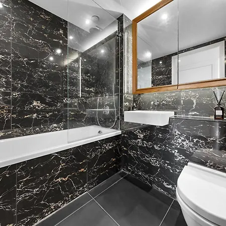 18th Floor Luxury 2 Bedroom, 2 Bathroom Sky View With Rooftop Access & Gym! Unbeatable Experience & Extreme Value! * London