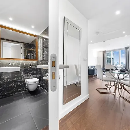 18th Floor Luxury 2 Bedroom, 2 Bathroom Sky View With Rooftop Access & Gym! Unbeatable Experience & Extreme Value! Apartment