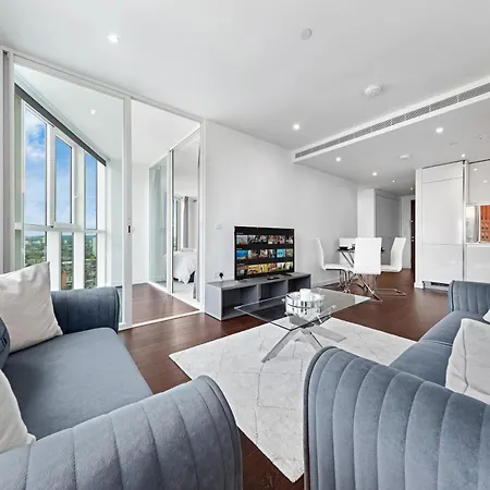 Apartment 18th Floor Luxury 2 Bedroom, 2 Bathroom Sky View With Rooftop Access & Gym! Unbeatable Experience & Extreme Value!