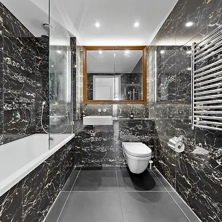 18th Floor Luxury 2 Bedroom, 2 Bathroom Sky View With Rooftop Access & Gym! Unbeatable Experience & Extreme Value! * London