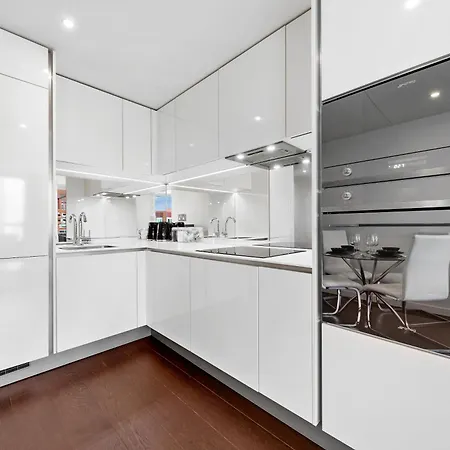 18th Floor Luxury 2 Bedroom, 2 Bathroom Sky View With Rooftop Access & Gym! Unbeatable Experience & Extreme Value!