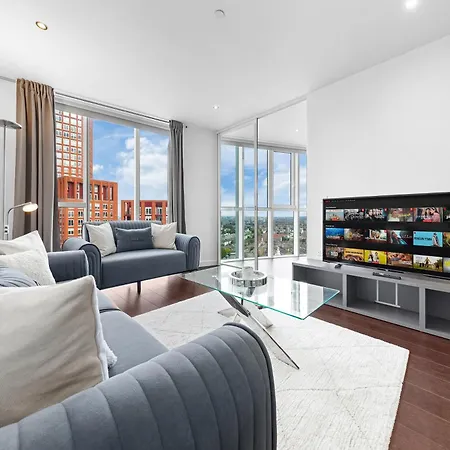 18th Floor Luxury 2 Bedroom, 2 Bathroom Sky View With Rooftop Access & Gym! Unbeatable Experience & Extreme Value! * London