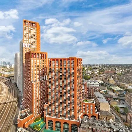 18th Floor Luxury 2 Bedroom, 2 Bathroom Sky View With Rooftop Access & Gym! Unbeatable Experience & Extreme Value! * London