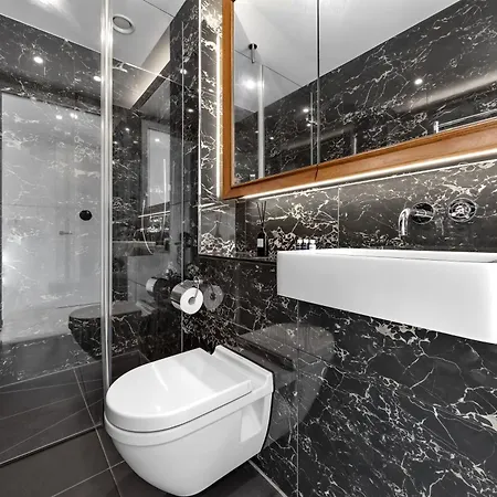 Apartment 18th Floor Luxury 2 Bedroom, 2 Bathroom Sky View With Rooftop Access & Gym! Unbeatable Experience & Extreme Value! *