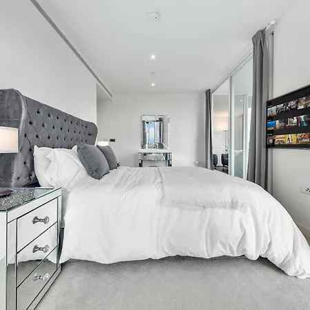18th Floor Luxury 2 Bedroom, 2 Bathroom Sky View With Rooftop Access & Gym! Unbeatable Experience & Extreme Value!