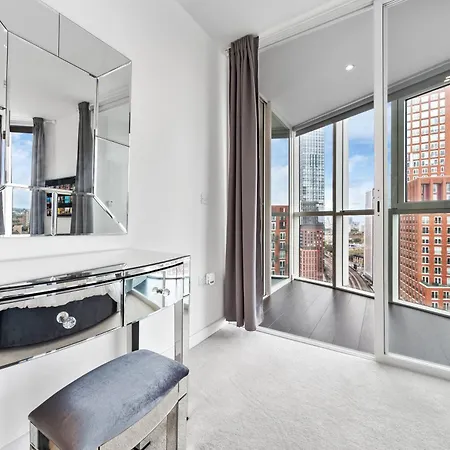 18th Floor Luxury 2 Bedroom, 2 Bathroom Sky View With Rooftop Access & Gym! Unbeatable Experience & Extreme Value! Apartment