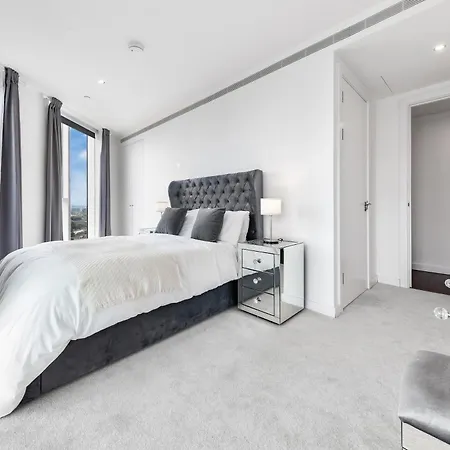 18th Floor Luxury 2 Bedroom, 2 Bathroom Sky View With Rooftop Access & Gym! Unbeatable Experience & Extreme Value! Apartment *