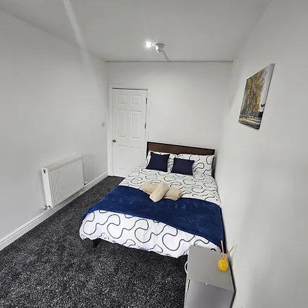 2br Near Canning Town Stn Balcony Location *