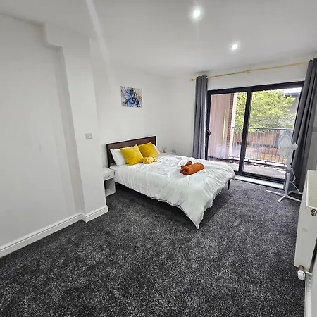 2br Near Canning Town Stn Balcony Location Apartment