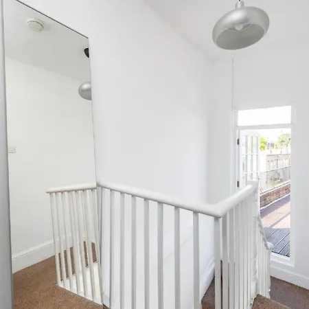 Luxury 4 Bedroom Flat With Stunning Shard View From Terrace In London! Next To Station, Sleeps 9 *