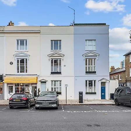 Elegant 3 Bedroom House With Garden And Rooftop Apartment