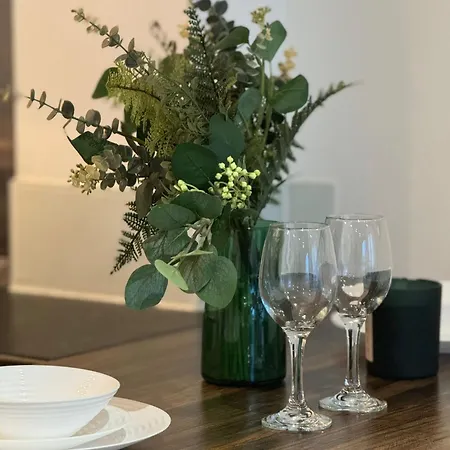 Cosy 2 Bed Hackney Sleeps 8 Apartment