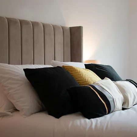 Cosy 2 Bed Hackney Sleeps 8 * London