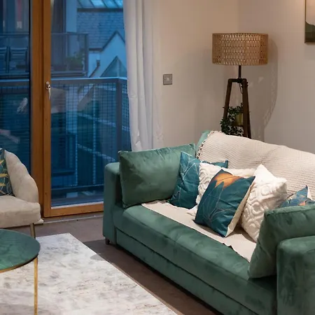 Cosy 2 Bed Hackney Sleeps 8 Apartment