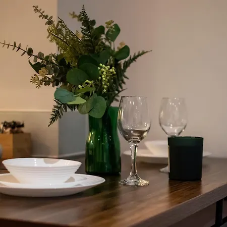 Cosy 2 Bed Hackney Sleeps 8 Apartment London