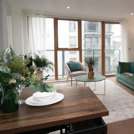Cosy 2 Bed Hackney Sleeps 8 * London