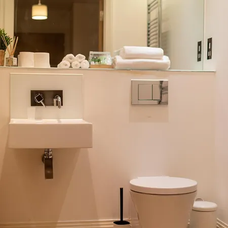 Cosy 2 Bed Hackney Sleeps 8 * London