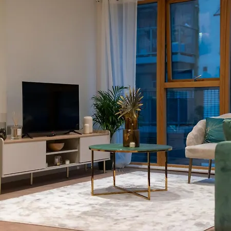 Cosy 2 Bed Hackney Sleeps 8 London