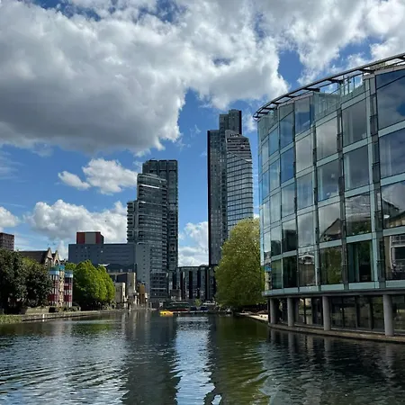 Designed Ensuite Bedroom Unit Close To Angel Stn London