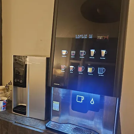 エキシビジョン コート 4 ホテル