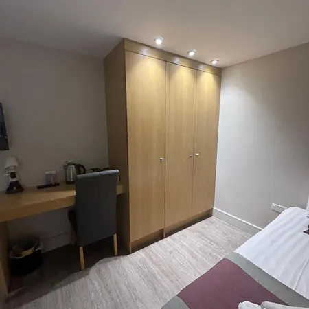 Holtwhites Hotel